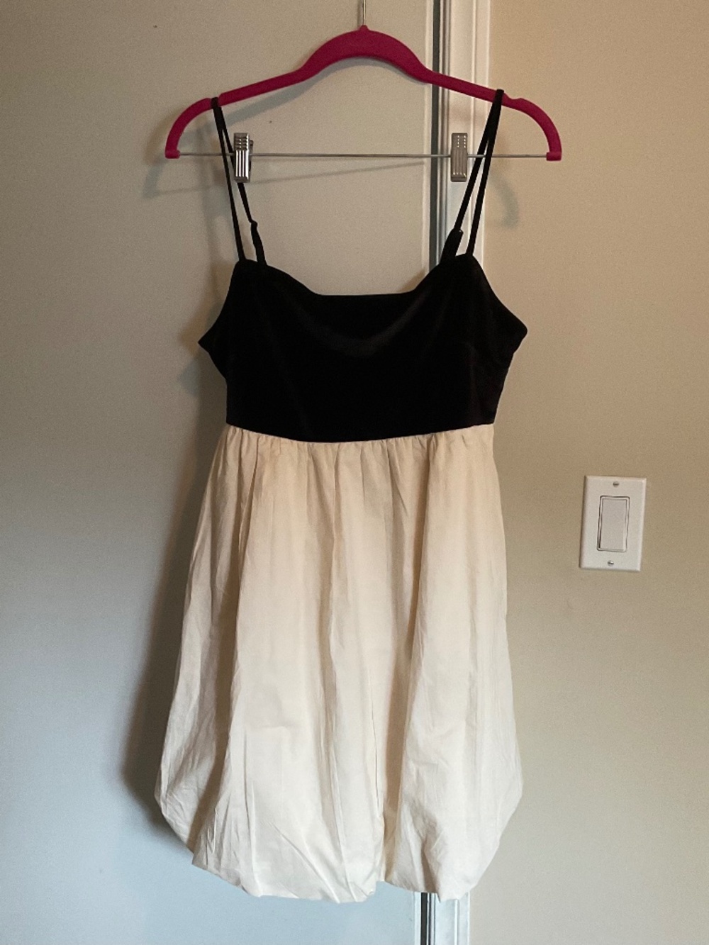 NWT American Eagle Dress size large black and cream colour